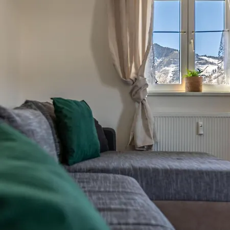 Lovely Rita, 아파트 카프룬