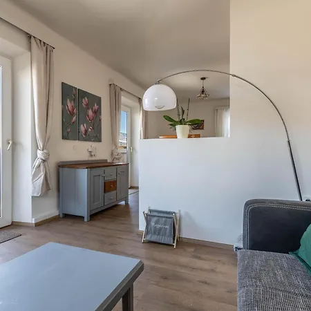 Lovely Rita, 카프룬