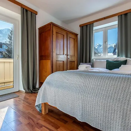 Lovely Rita, 아파트