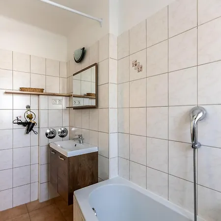 아파트 Lovely Rita,