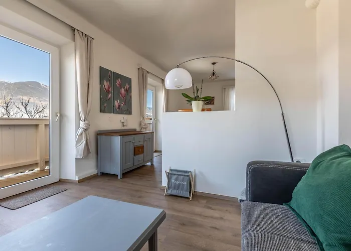 Lovely Rita, كابرون