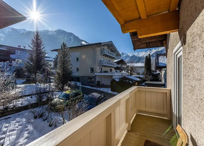 Lovely Rita, アパート